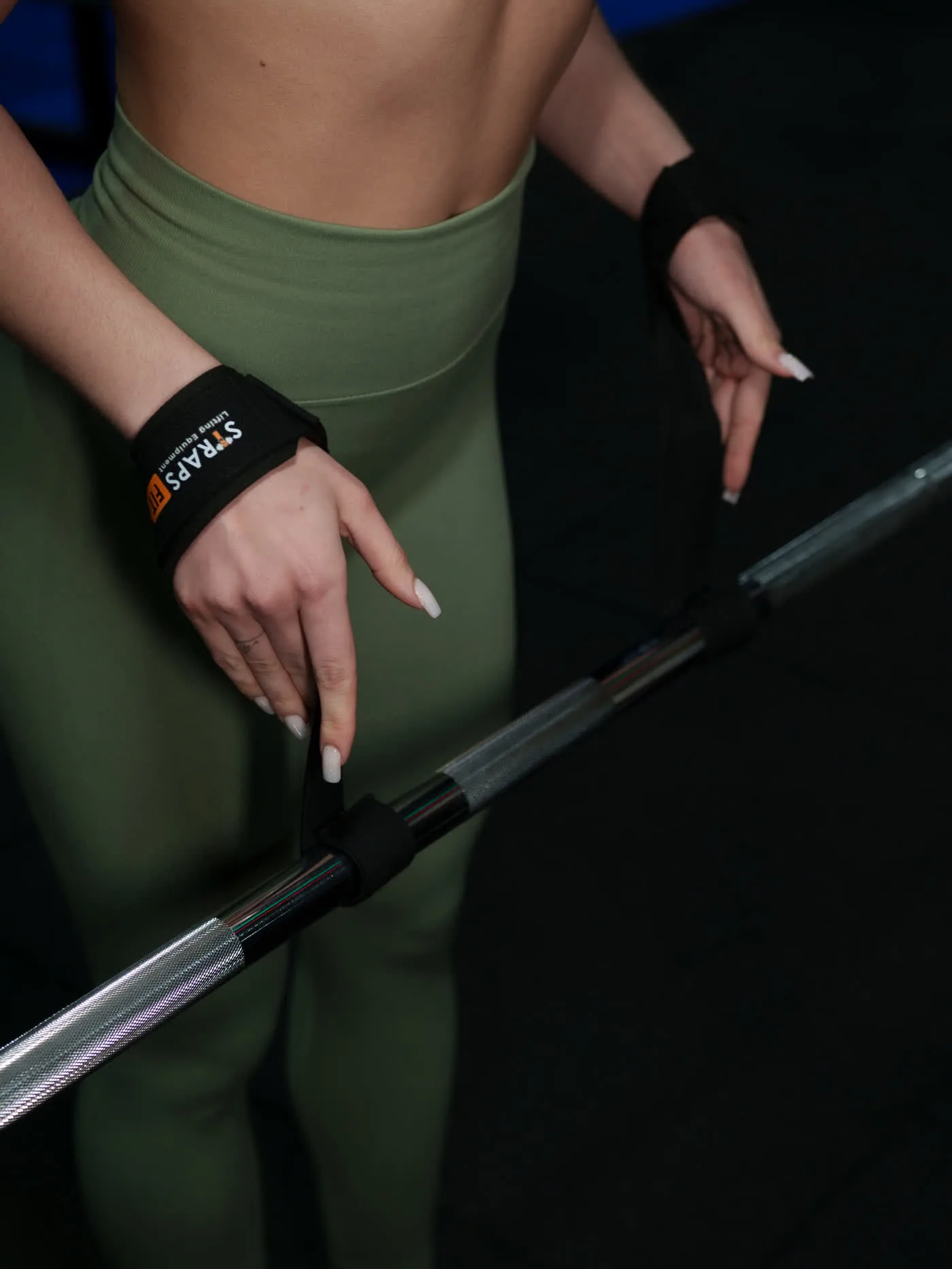 Strapsfit black strap locked on bar